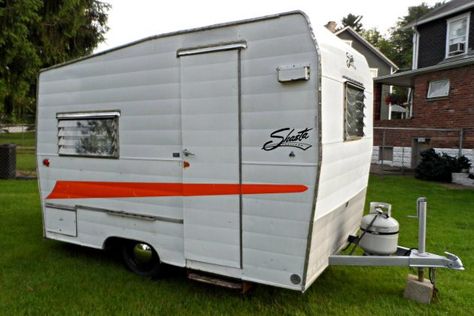 Small Vintage Camper, Shasta Camper Remodel, Shasta Compact, Shasta Trailer, Camper Bathroom, Shasta Camper, Classic Campers, Canned Ham, Vintage Camper Remodel