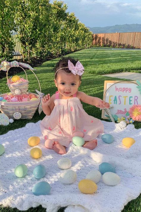 A baby girl sitting on a blanket with easter eggs. Easter Eggs Photoshoot, Baby Girl Photoshooting Ideas Easter, Easter Baby Photoshoot Peeps, Baby Easter Bunny Pictures, Baby Easter Basket Pictures, Easter Egg Hunt Photoshoot, Easter Pics For Kids, Kid Easter Photoshoot, Easter Picture Ideas For Kids