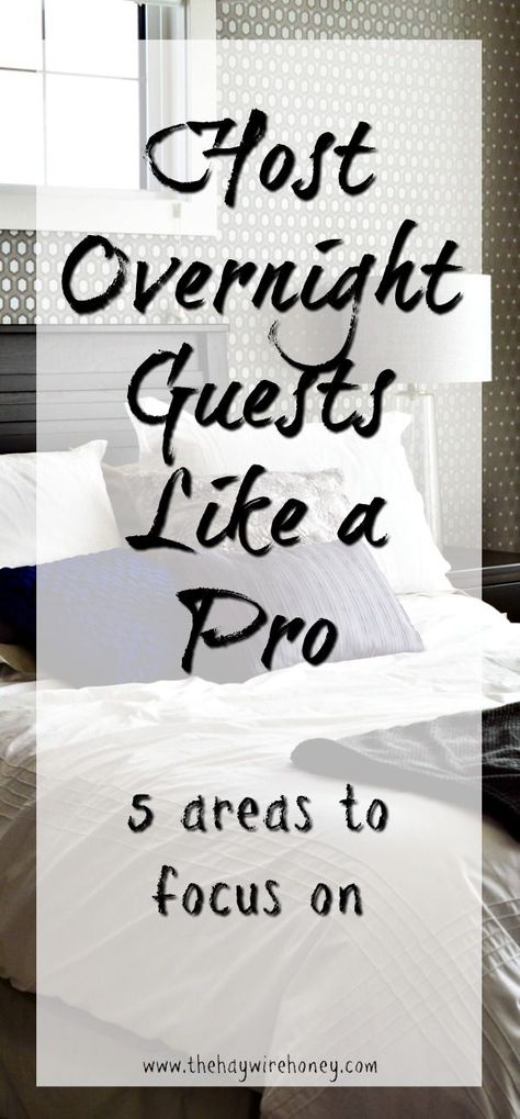 Guest bedroom ideas. Host guests overnight the right way! Guest Snacks, Guest Bedding, Guest Room Baskets, Guest Welcome Baskets, Guest Bedroom Ideas, Organizing For A Move, Welcome Basket, Bedside Table Decor, Penthouse Living