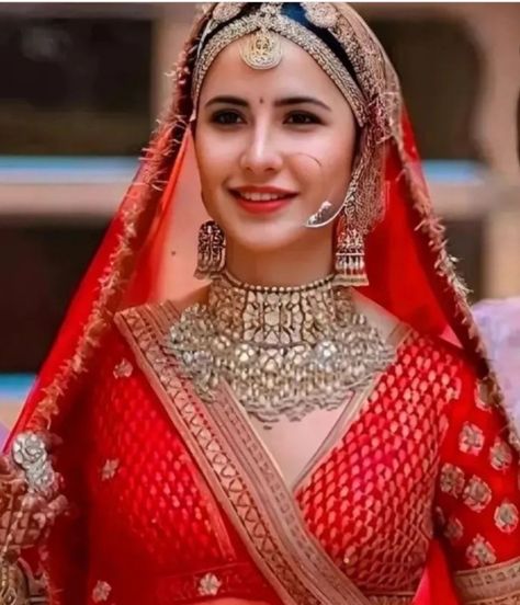 Sheesh Patti, Bridal List, Marriage Outfit, Latest Bridal Makeup, Bridal Pose, Haldi Ceremony Outfit, Jewel Drawing, Rani Mukherjee, Wedding Jewelery