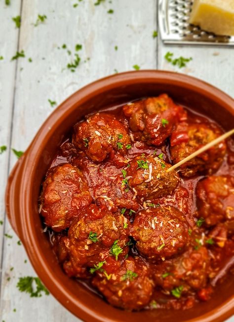 Albondigas is a Spanish word for meatballs. Even though the flavours are rich and complex, this recipe is easy to make. Albondigas Meatballs Recipe, Spanish Meatballs Tapas, Spanish Meat Recipes, Spanish Meatballs Recipe, Albondigas Recipe, Complex Recipes, Spanish Food Recipes, Spanish Meals, Meatballs Soup