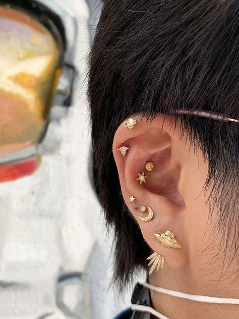 a beautifully celestial styled ear with stacked lobe piercings, a double conch, a forward helix and usual helix piercing with pretty celestial studs Theme Ear Piercings, Ear Piercing Themes, Conch Ear Piercing Ideas, Celestial Ear Piercings, Double Conch Piercing Ideas, Double Conch Piercing Studs, Celestial Piercings, Themed Ear Piercings, Cute Conch Piercing