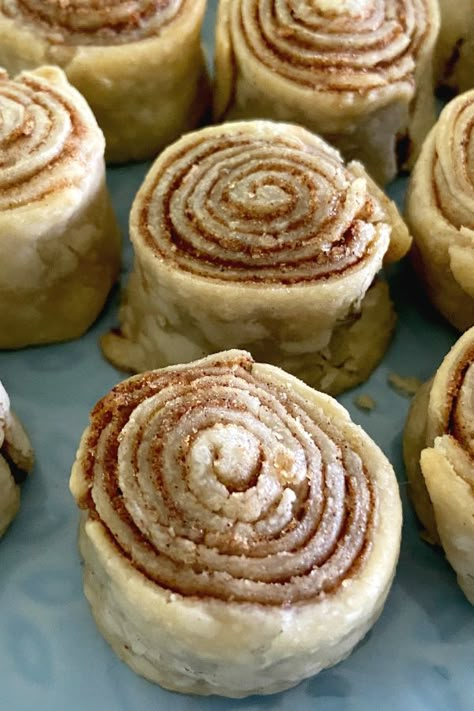 Grandma's Pie Crust Pinwheel Cookies - Just 4 Ingredients Required! Pinwheel Dessert Recipes, Pie Crust Pinwheel Cookies, Pie Crust Cinnamon Pinwheels, Recipes With Premade Pie Crust, Appetizers With Pie Crust, Pinwheel Fudge, Refrigerated Pie Crust Recipes, Leftover Pie Crust Ideas, Pecan Pinwheels Recipe