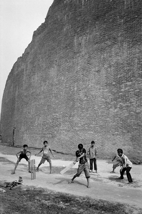 BANGLADESH. Dhaka. Children play cricket Gully Cricket Photography, Cricket Painting, Indian Biscuits, Gully Cricket, Haunted House Project, Cricket Aesthetic, Cricket Photography, Cricket Photos, Vintage Cricket