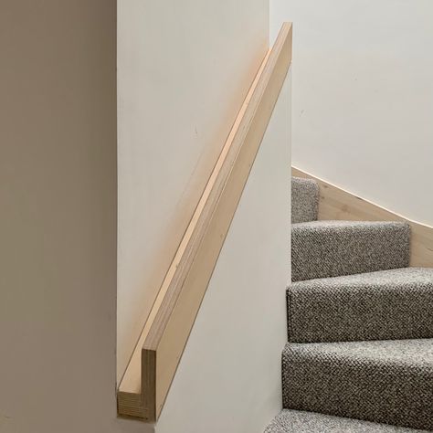 Plywood Railing, Plywood Stair Railing, Plywood Railings For Stairs, Modern Wood Handrail, Plywood Handrail, Handrail Design Wood, Minimalist Handrail, Handrail Stairs, Modern Stair Handrail