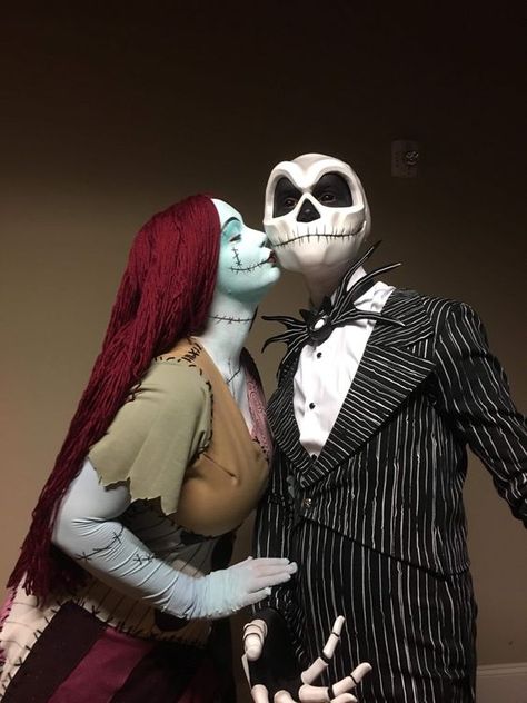 Cool Couple Halloween Costumes, Christmas Costumes Women, Top Halloween Costumes, Couples Halloween Outfits, Nightmare Before Christmas Halloween, Cute Couple Halloween Costumes, Scary Halloween Costumes, Spooktacular Halloween, Couples Halloween