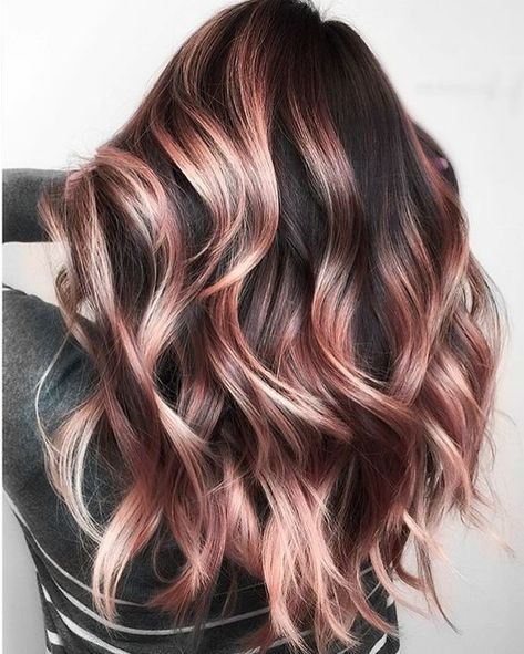 The prettiest fall hair colors and fall hair #fallhaircolors Subtle Hair Color, Trendy Fall Hair Color, Warm Hair Color, Gold Hair Colors, Hair Color Rose Gold, Fall Hair Color Trends, Hair Dyes, Winter Hair Color, Brown Blonde Hair