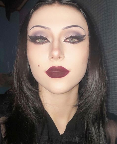 90s Goth Makeup Looks, Vampy Hairstyles Updo, Grunge Vampire Makeup, Light Goth Makeup Looks, 90s Gothic Makeup, Goth Prom Makeup Looks, 90s Witch Makeup, Natural Vampire Makeup, Gothic Victorian Makeup