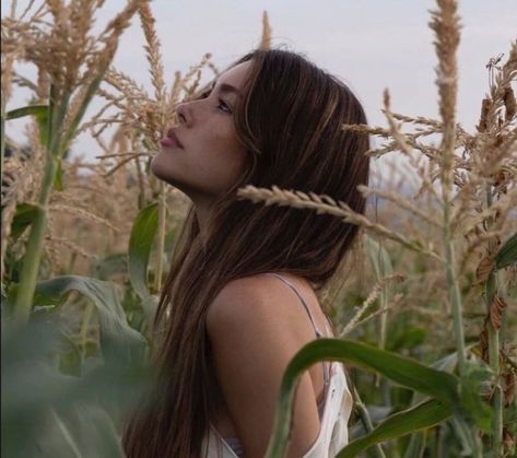 Spinnin Madison Beer, متحف فني, Beer Icon, Beer Photos, Corn Field, Queen Of Everything, Madison Beer, Girl Crush, Music Artists