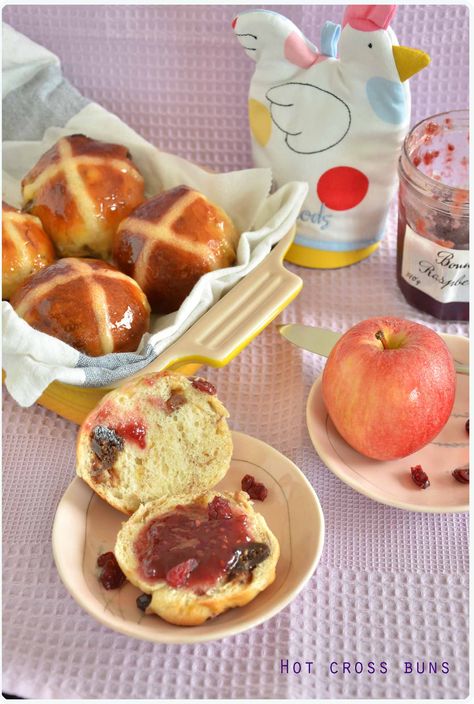 Hot Cross Buns recipe Paul Hollywood Hot Cross Buns, Easy Hot Cross Buns, Hot Cross Buns Recipe Easy, Paul Hollywood Recipes, Easter Hot Cross Buns, Recipes For Easter, British Baking Show Recipes, Cross Buns Recipe, Hot Cross Buns Recipe