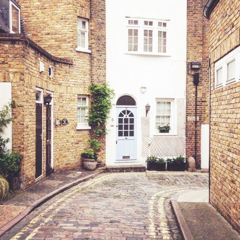 Sweet little mews in St. John's Wood. London, Wood