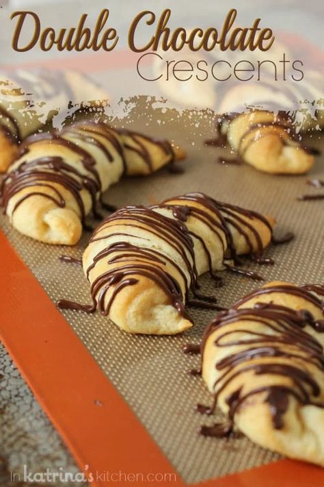 Cresent Roll Desserts, Chocolate Crescent Rolls, Crescent Roll Recipes Dessert, Crescent Roll Dessert, Crescent Recipes, Pillsbury Recipes, Crescent Roll Recipes, Eat Dessert First, Crescent Rolls