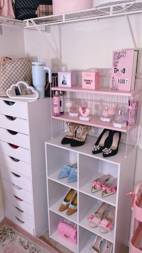 Black And Pink Room Ideas Aesthetic, Closet Room Ideas Aesthetic, Walk In Closet Aesthetic Pink, Closest Aesthetics, Cute Walk In Closet Ideas, Barbie Closet Aesthetic, Girly Closet Ideas, Shoe Storage Aesthetic, Girly Walk In Closet