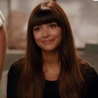 Cece New Girl, Cece Parekh, Hannah Simone, Girl Hair, Girl Icons, Sweet Girls, New Girl, Hairstyles With Bangs, Face Claims