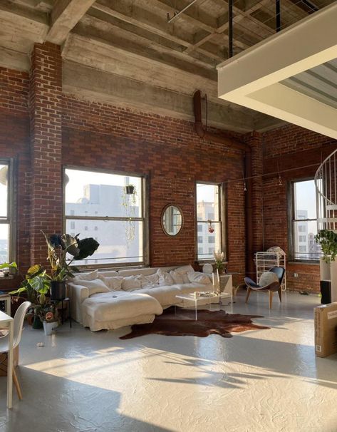 New Yorker Loft, Loft Aesthetic, Brick Apartment, Nyc Loft, Apartment Aesthetic, 아파트 인테리어, Loft Living, Brick Walls, New York Apartment