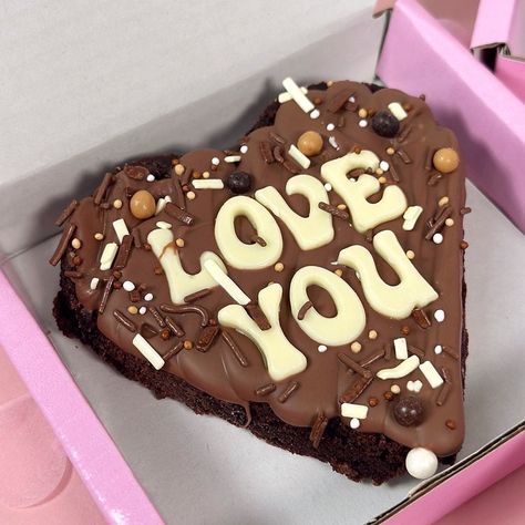 Heart Shape Brownies, Heart Shaped Brownies, Heart Brownies, Brownie Slab, Valentines Day Chocolate, Birthday Cake Brownies, Birthday Brownies, Brownie Packaging, Crunchy Chocolate