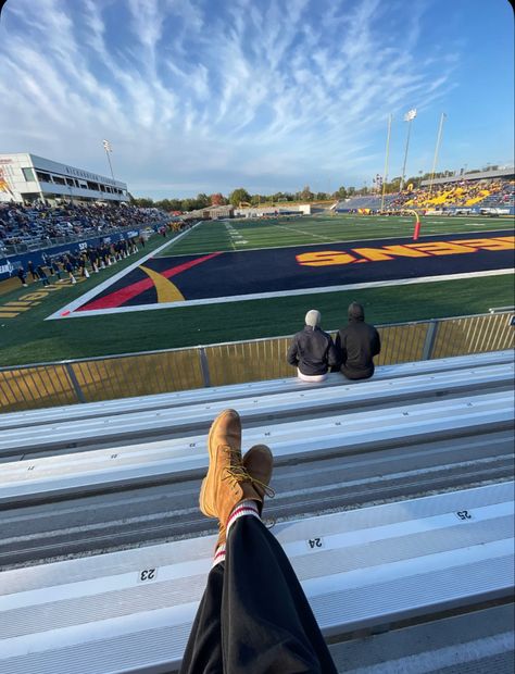 Canadian University Aesthetic, Queens University Aesthetic, Queens University Canada, Queens University Kingston, Kingston Canada, Queens University, Dream University, Senior Szn, Canadian Universities