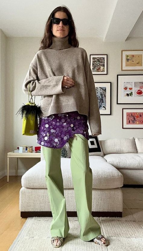 Man Repeller Style, Leandra Medine Style, Casual Winter Outfit, Ibiza Dress, Holiday Dressing, Steet Style, Grape Wine, Red Tights, Leandra Medine