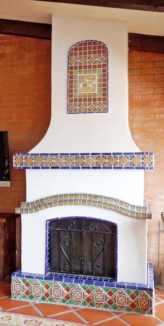 Images Pictures and ideas for Mexican Style Fireplaces – Mexican Tile Designs Mexican Chimney, Tiled Fireplace Ideas, Plain Fireplace, Mexican Tile Fireplace, Mexican Fireplace, Tile Around Fireplace, Chimney Decor, Tiled Fireplace, Stucco Fireplace