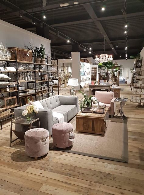 Long Narrow Retail Space, Home Decor Store Display Shop Interiors, Furniture Showroom Layout, Furnishing Showroom Display, Furniture Store Layout, Furniture Showroom Design Concept Stores, Furniture Display Showroom, Showroom Interior Design Concept Stores, Furniture Shop Showroom