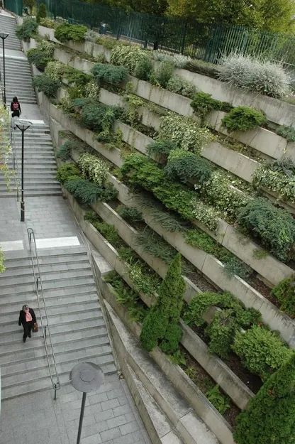 Promenade Plantée Paris, Retaining Wall Architecture, Water Landscape Architecture, Promenade Plantée, Landscape Stairs, Green Facade, Green Wall Decor, Sloped Garden, Garden Architecture