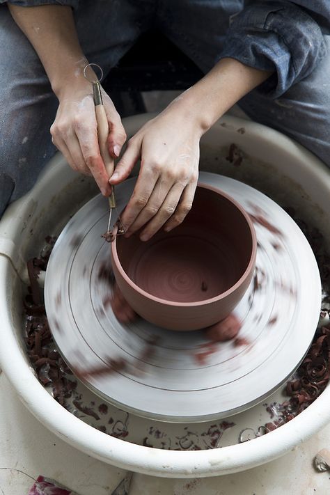 Helen_Levi_0054 (by Nicole Franzen Photography) The Bright Sessions, A Well Traveled Woman, Hobbies To Try, Wheel Throwing, Cerámica Ideas, Pottery Classes, Clay Pot, Pottery Wheel, Potters Wheel