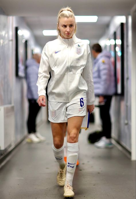 Soccer Girls Outfits, England Ladies Football, England National Football Team, Leah Williamson, Female Football Player, Female Soccer, Women Football, Arsenal Ladies, England Football Team