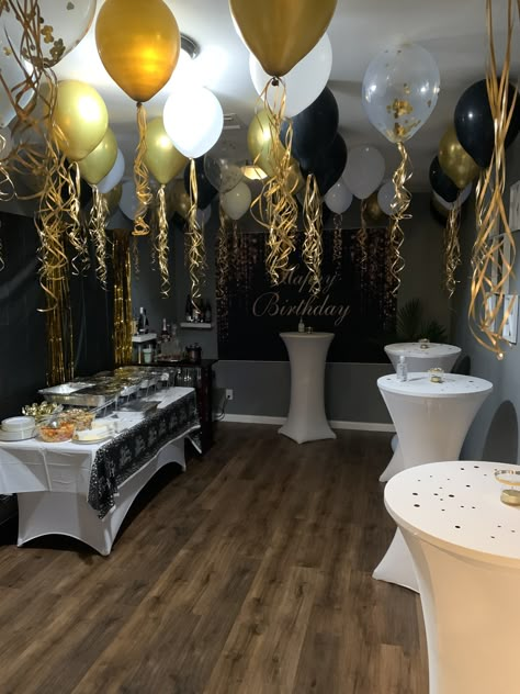 Black And Gold Gender Reveal Ideas, Basement Party Setup, Black White Gold Birthday Party Decor, Men Theme Party Ideas, New Years Party Ideas Decoration, Male Party Decorations, Classy Party Decorations, Garage Party Decorations, New Year Decorations Ideas