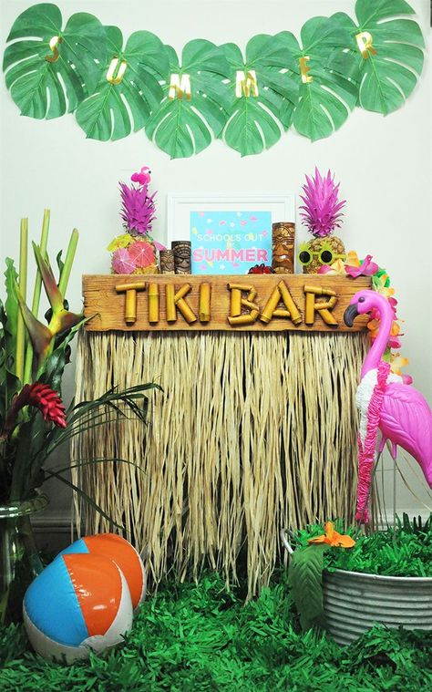 Diy Tiki Bar, Tropical Summer Party, Diy Photobooth, Fiesta Tropical, Diy Photo Booth, Diy Birthday Party, Tiki Party, Tropical Party, Party Photo Booth