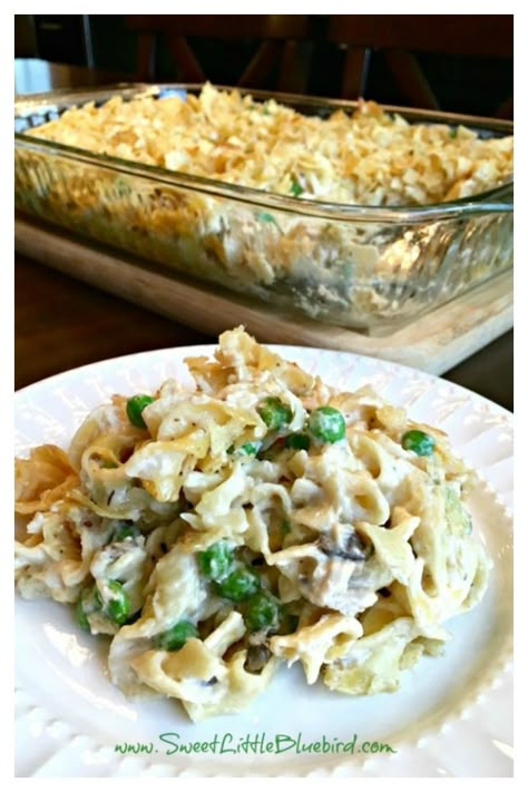 OLD FASHIONED TUNA NOODLE CASSEROLE - Simple to make, so good!  Easy to adapt to your taste!! Old School comfort food at its best! Egg noddles in a delicious creamy mushroom soup sauce tossed with tuna, sauteed onions, peas and cheddar cheese, topped with crushed potato chips then baked to perfection...just like grandma used make. Old school comfort food!! #TunaCasserole #Best  #Recipe #ComfortFood #OldSchoolRecipes Egg Noddles, Best Tuna Casserole, Tuna Casserole Recipes, Noodle Casserole Recipes, Tuna Noodle Casserole, Tuna Noodle, Tuna Casserole, Alton Brown, Noodle Casserole