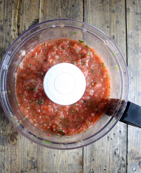 Restaurant Style Salsa Food Processor Salsa, Salsa Recipe Fresh, Salsa Recipe Homemade, Fresh Tomato Salsa Recipe, Tomato Salsa Recipe Fresh, Kitchenaid Food Processor, Garden Canning, Tomato Salsa Recipe, Fresh Salsa Recipe