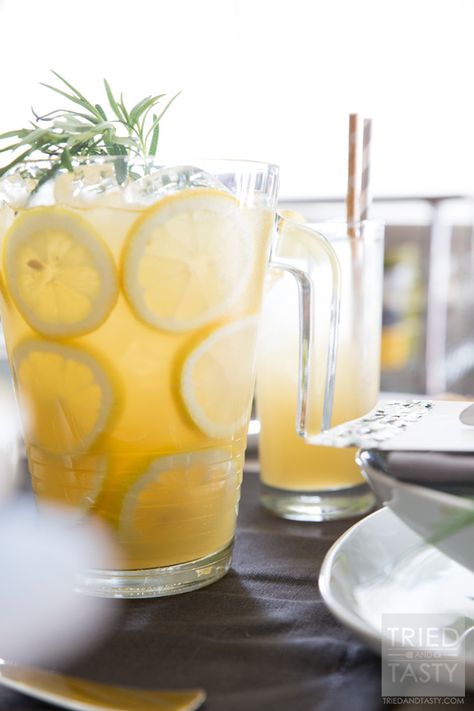 Vanilla Rosemary Lemonade // With no refined sugar added, you'll be pleasantly surprised by how perky this delicious lemonade is. Only five ingredients and you'll be set with the perfect beverage to entertain any of your guests of all ages! | Tried and Tasty Vanilla Lemonade Recipe, Lemonade With Honey, Vanilla Lemonade, Rosemary Lemonade, Honey Lemonade, Homemade Cocktails, Vegan Drinks, Lemonade Recipe, Refreshing Summer Drinks