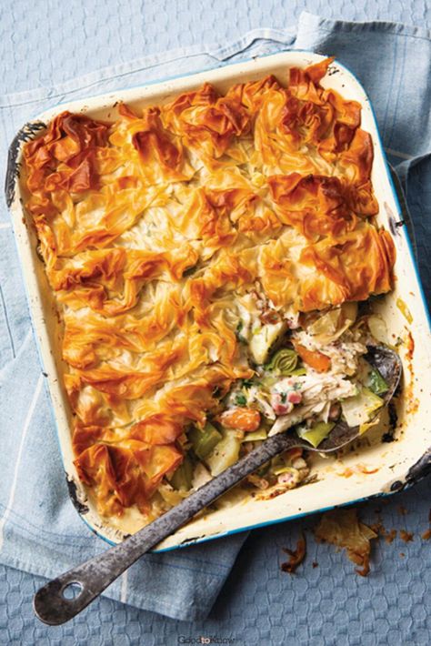 Bodycoach Recipes, Filo Pastry Pie, Chicken And Leek Pie, Chicken And Mushroom Pie, Chicken Pie Recipe, Joe Wicks, Filo Pastry, Fish Pie, Pastry Pie