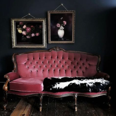 Gothic Homes 🖤 on Instagram: “@_theleopardlounge_ 🖤 •• • • #goth #gothic #gothgoth #gothhomedecor #gothaesthetic #gothicdecor #gothichome #gothgirl #alternative…” Pink And Black Victorian House, Pink Goth Home Decor, Pink Goth Decor, Pink Gothic Room, Black Victorian House, Pink Goth Room, Pink Couch Living Room, Gothic Barbie, Gothic Homes