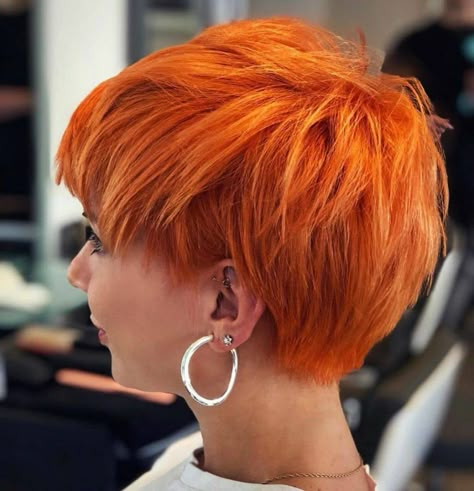 Bright Orange Hair, Red Pixie Cuts, Pictures Of Short Haircuts, Cheveux Oranges, Shaved Pixie, Two Toned Hair, Red Pixie, Short Red Hair, Long Pixie