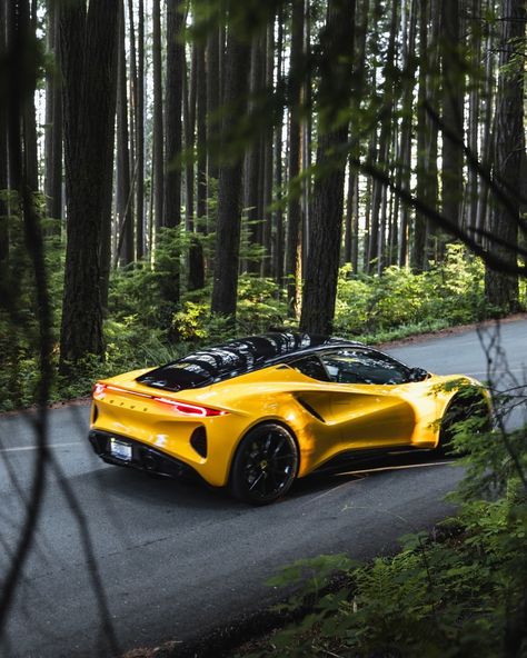 Sunset looks good on the Lotus Emira 🏎️🌅 🏎️: @benthecarguy 📸: @kylieiverss #lotuscars #lotusemira #carsofinstagram #carlifestyle #drivetastefully #f1 #petrolicious #cars #lotusdriversclub Lotus Emira, Lotus Car, The Lotus, Luxury Cars, Dream Cars, Lotus, Cars, Quick Saves