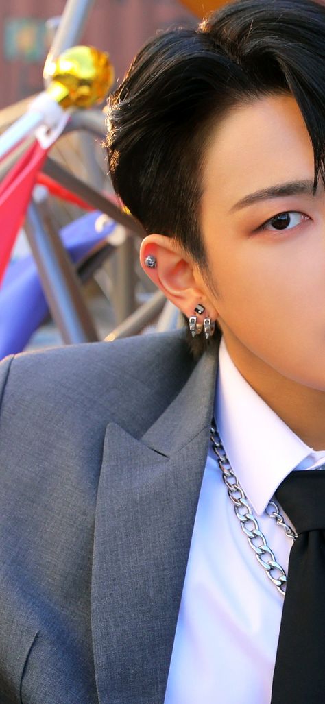 Hongjoong Hongjoong Ateez Earrings, Hongjoong Ear Piercings, Hongjoong Earrings, Ateez Wallpaper, Oh Captain My Captain, Beautiful Rooms, Kim Hongjoong, Lovely Things, Aesthetic Backgrounds