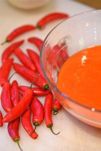 Hot Red Pepper Recipes, Chili Pepper Sauce Recipe, Red Chili Pepper Recipes, Red Jalapeno Recipes, Franks Hot Sauce Recipes, Red Chili Pepper Sauce, Red Serrano Pepper Recipes, Serrano Hot Sauce Recipe Canning, Serrano Pepper Sauce