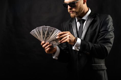 Man Holding Money, Hand Holding Money, Money In Hand, Gc Memes, Holding Money, Checkered Suit, Counting Money, Graduation Picture, Blank Business Cards