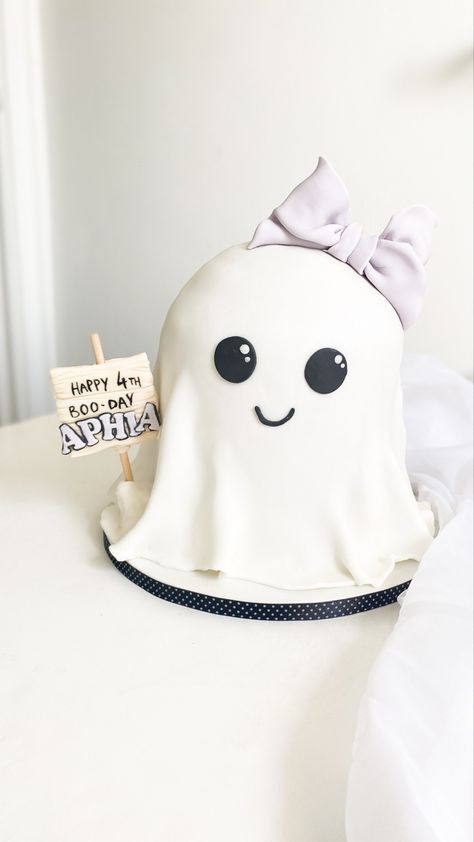 Ghost Birthday Cake, Cakes Cute, Ghost Birthday, Ghost Cake, 10 Birthday, Spooky Party, Kids Cakes, Spooky Ghost, Birthday Halloween Party