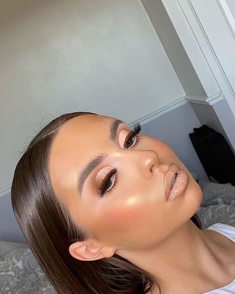 Brown Eyeshadow Bridal Makeup, Neutral Brown Eyeshadow Looks, Brown Matte Eyeshadow Looks, Eyeshows Looks Natural, Soft Glam Brown Eyeshadow, Neutral Party Makeup, Soft Brown Eyeshadow Looks, Soft Glam Prom Makeup Brown Eyes, Baby Shower Glam Makeup