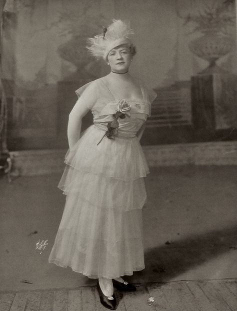 White Studios, NY, photographer Sister Carrie, Edward Steichen, Jewish Museum, Female Artist, Cleveland Museum Of Art, Edwardian Fashion, Old Master, Rare Books, Metropolitan Museum Of Art