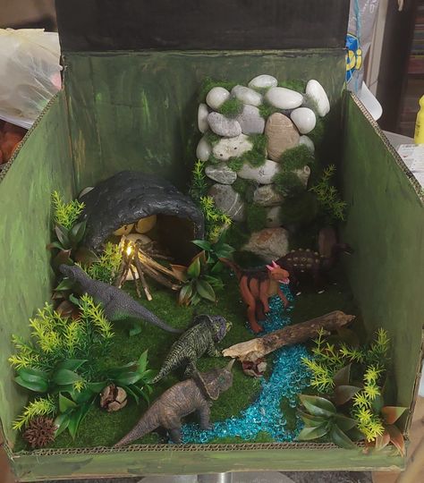 Dino world Dinasour Project, Dinosaur Dollhouse, Jurassic Park Diorama, Diy Volcano Projects, Dinosaur Habitat, Dinosaur House, Dinosaur Cave, Dino Museum, Dinosaur Diorama