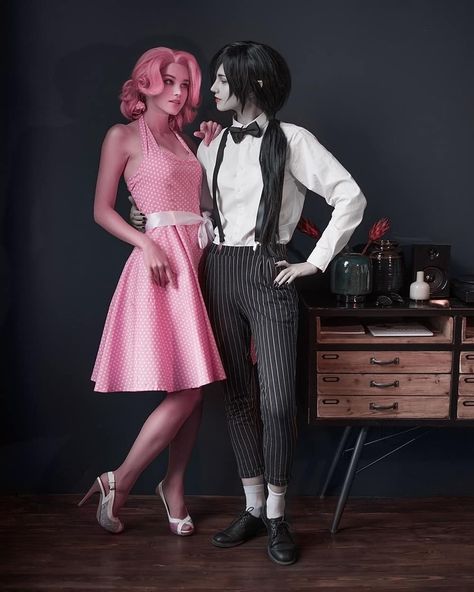 ... Couple Cosplay Ideas Easy, Couple Halloween Costumes For Lesbians, Lesbian Couple Costumes, Princess Bubblegum Cosplay, Marceline Cosplay, Bubblegum And Marceline, Adventure Time Cosplay, Couples Cosplay, Couple Cosplay