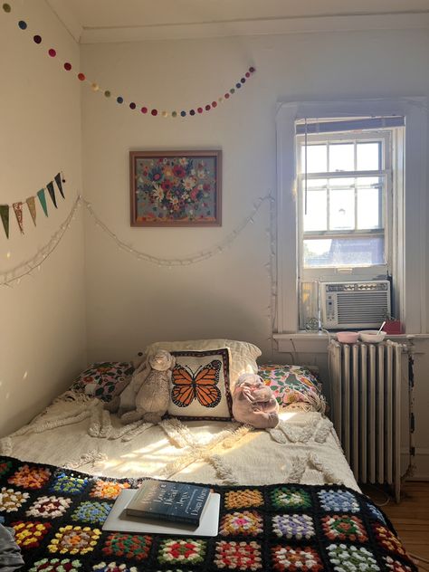 Bunting Aesthetic, Fall Room Inspiration, Bedroom Bunting, Uni Room, Pinterest Room Decor, Pretty Bedroom, Room Goals, Dream Apartment, Clean Room