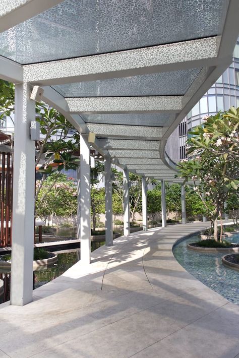 Canopy Architecture Design Entrance, Suspended Walkway Architecture, Outdoor Mall Architecture, Pergola Public Space, Piano Stairs, Curved Steel Structure, Portico Design, Walkway Landscaping, Covered Walkway