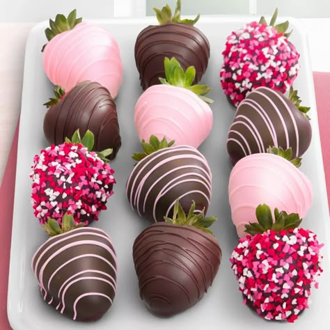 Strawberry Business, Valentine Chocolate Covered Strawberries, Strawberries Ideas, Covered Strawberries Bouquet, Tårta Design, Strawberries Bouquet, Valentine Strawberries, Valentines Desserts, Strawberry Ideas