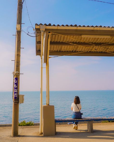 This is one of the most beautiful unmanned stations in Japan, 📍Shimonada Station It’s not very common to visit a train station when traveling, but there’s an exception if you’re traveling to Ehime prefecture or nearby areas in the Shikoku Region.🩵 Though there’s not much to do in the area, you can enjoy the spectacular view of the Seto Inland Sea. Right outside the station, there’s a coffee truck where you can relax with some coffee or try their special mandarin juice, as Ehime Prefecture i... Shimonada Station, Japan Train Station, Mandarin Juice, Seaside City, Japan Train, Ehime, Miniature Models, Coffee Truck, Oc Ideas