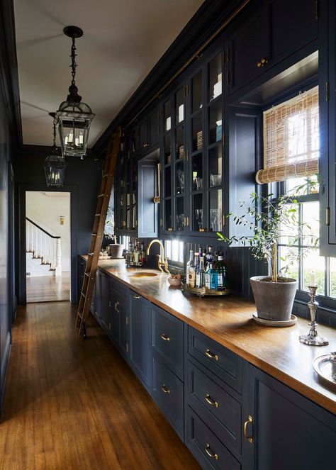 Visit a Restored 19th-Century Farmhouse in Bedford, New York – Frederic Magazine Greek Revival Kitchen, Bathroom Niche Ideas, Frederic Magazine, Bathroom Faucet Ideas, Bathroom Lighting Inspiration, New York Kitchen, Pantry Bar, Cabinet Types, Bedford New York