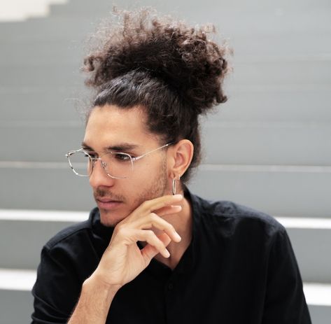 Curly Hair Bun Ponytail Men Afro Ponytail Men, Curly Ponytail Men, Curly Hair Ponytail Men, Ponytail Men, Man Bun Curly Hair, Medium Skin Fade, Best Curly Hairstyles, Curly Hair Bun, Man Ponytail